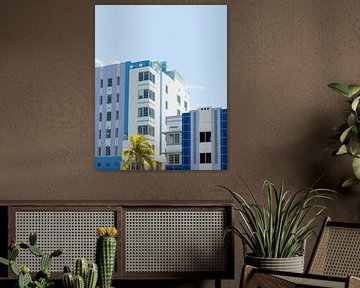 Blauw Art Deco hotel in Miami | Pastel Reisfotografie van Vera Yve