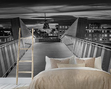 Delfzijl's Diekloper in Black and White