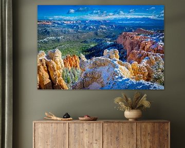 Verschneite Felsen im Bryce NP, Nordamerika