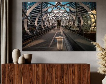 In de viaduct de Netkous van Den Haag in Nederland - hoog contrast door de sigma ART lens. van Jolanda Aalbers