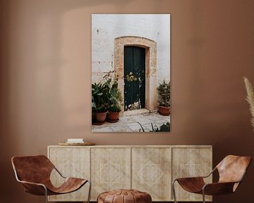 Italie | Puglia | Bari | Maison italienne pastel | porte verte | jungle urbaine sur Iris van Tricht