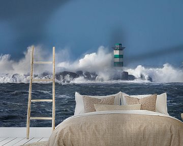 Vuurtoren in storm van Menno Schaefer