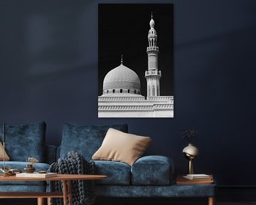 Moschee mit Minarett und Kuppel in schwarz-weiss von Dieter Walther