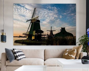 Zaanse Old Dutch Mill avec une belle couverture nuageuse sur Johan Veenstra