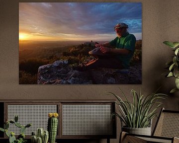 Hang speler in zonsondergang van Jan Piet Hartman