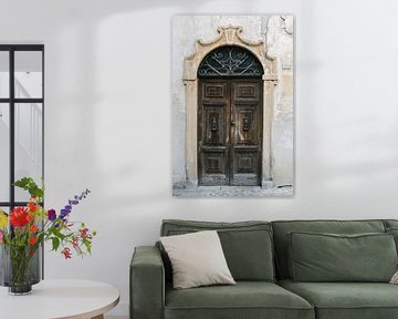 Oude bruine houten deur in Italië | Architectuur | Voordeur | Reisfotografie