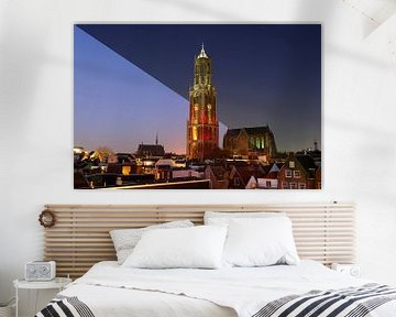 Stadsgezicht van Utrecht met roodwitte Domtoren, splitscreen montage van Donker Utrecht