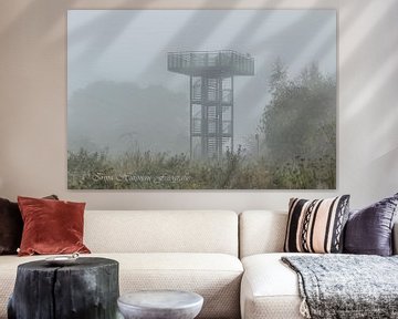 Uitkijk toren in de mist. van Irma Huisman