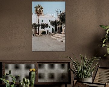 Italië | Puglia | Bari | Pastel italiaans huis | palmboom van Iris van Tricht