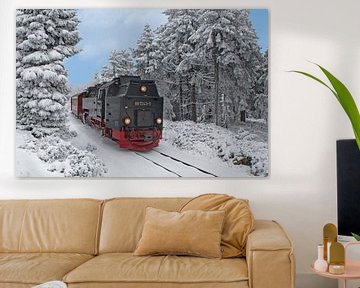 Le train du Brocken dans la forêt hivernale du Brocken sur t.ART
