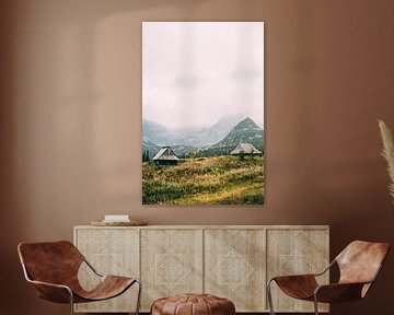 Cabanes en bois dans les montagnes des Tatras sur Patrycja Polechonska