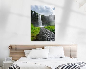 IJsland - Watervallen van Seljalandsfoss met rivier bij zonneschijn van adventure-photos