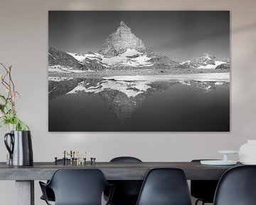 Matterhorn reflectie in ijsmeer