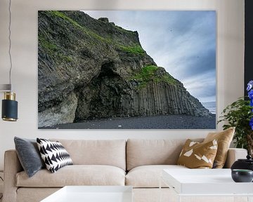 IJsland - Beroemd strand van Vik met basaltzuilen, groen mos en van Simon Dux