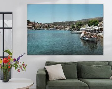 Vissersdorp Kassiopi op Corfu eiland | Reisfotografie fine art foto print | Griekenland, Europa van Sanne Dost