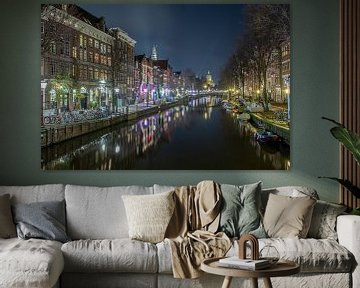 gracht in Amsterdam Oudezijds Voorburgwal van Cees Kraijenoord