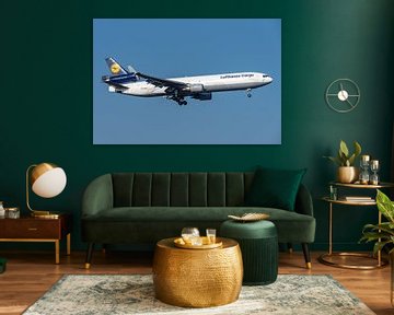 Für viele Luftfahrtenthusiasten eine Ikone: die MD-11. Eine MD-11 der Lufthansa Cargo im Landeanflug von Jaap van den Berg