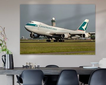 Cathay Pacific Cargo Boeing 747-400 (B-LIE) stijgt op. van Jaap van den Berg