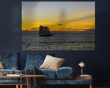 Verenigde Staten, Florida, Zeilboot op het water bij Key West na zonsondergang van adventure-photos