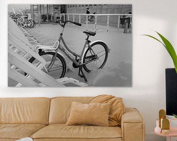 fiets in stalling bij strand van Hofstadfotografie