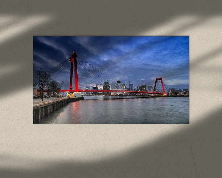 Sfeerimpressie: Rotterdam - Willemsbrug gezien vanaf het Noordereiland van Kees Dorsman