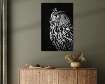 Portrait artistique d'un hibou grand-duc en noir et blanc sur Lotte van Alderen