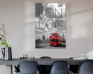 Bus rouges à Londres | Texte & Skyline sur Melanie Viola