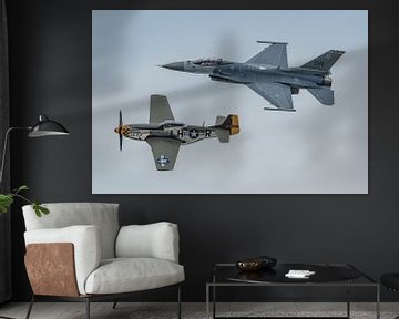 Formation aus einer North American P-51 Mustang &quot;Baby Duck&quot; und Lockheed Martin F- von Jaap van den Berg