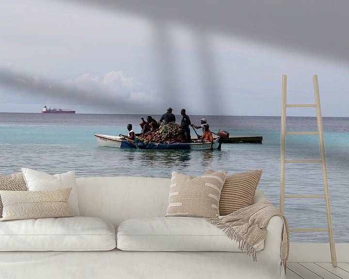Sfeerimpressie behang: vissers op de caribische zee bij playa porto mari van Frans Versteden