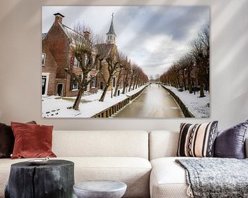 Het elfsteden stadje Slooten aan een bevroren gracht in Friesland. Wout Kok One2expose