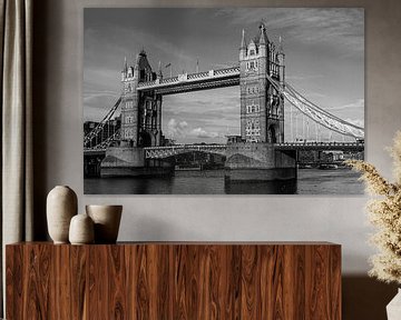 De Tower Bridge in Londen van Roland Brack