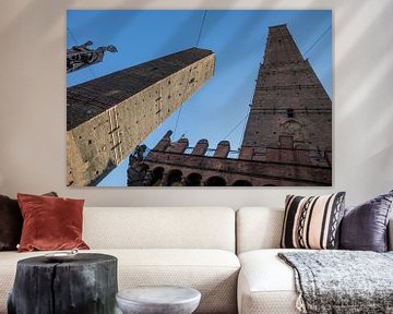 De Twee torens (two towers)  Le due Torri: Garisenda e degli Asinelli - Bologna, Italië van Joost Adriaanse