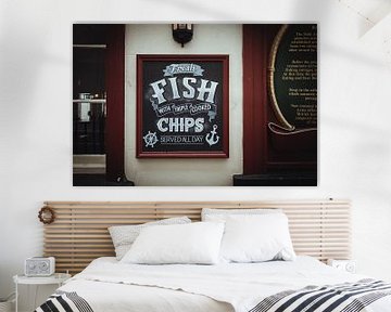 Reclame bord fish and chips in Brighton | Reisfotografie | Engeland, UK van Sanne Dost