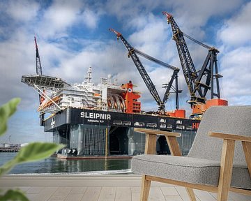 Das größte Kranschiff der Welt, die Sleipnir, verlässt den Hafen und ist auf dem Weg zu einer neuen  von Jaap van den Berg