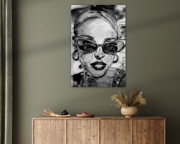 Schilderij van een vrouw met zonnebril in zwart-wit van Liesbeth Serlie