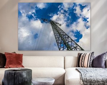 Elektrische pyloon onder een bewolkte hemel van Oliver Hlavaty