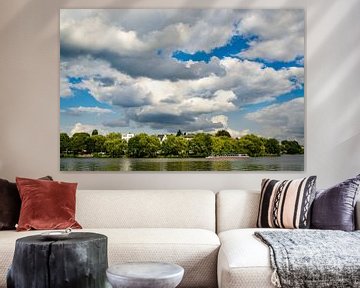 Alster stoomboot op de Outer Alster in Hamburg met bewolking van Dieter Walther