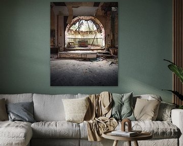 Salle de bal abandonnée avec des notes de musique. sur Roman Robroek - Photos de bâtiments abandonnés