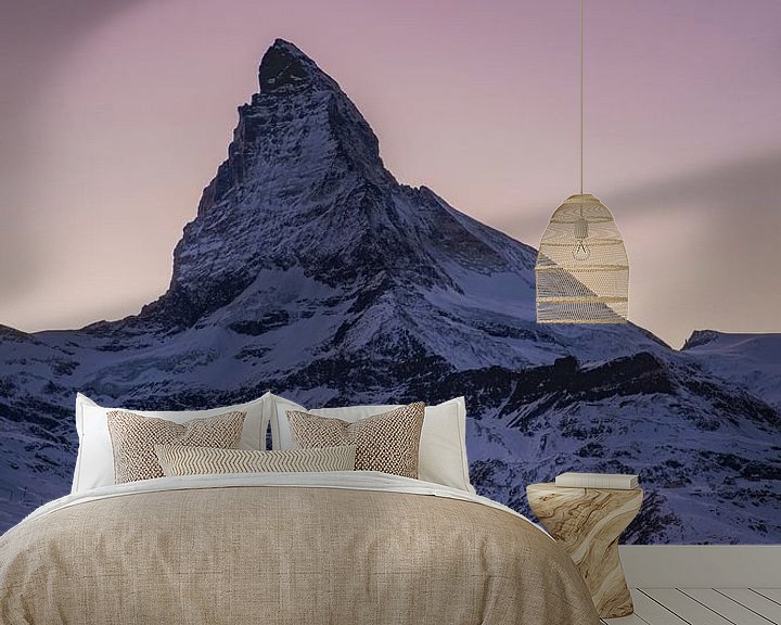 Beispiel fototapete: Matterhorn im Dämmerungslicht bei Sonnenuntergang im Winter von Martin Steiner
