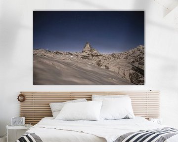 Matterhorn im Mondschein nach dem Sonnenuntergang im Winter von Martin Steiner