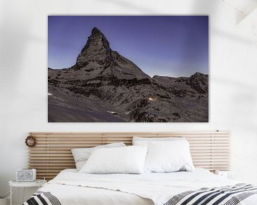 Besneeuwde Matterhorn in het maanlicht na zonsondergang in de winter van Martin Steiner