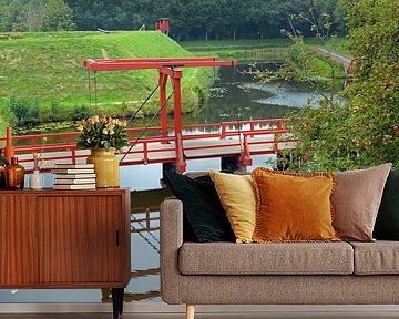 Wassergraben mit Zugbrücke in Bourtange, Groningen