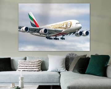 Emirates Airbus A380 in der Bemalung zum 50-jährigen Jubiläum der Vereinigten Arabischen Emirate. von Jaap van den Berg