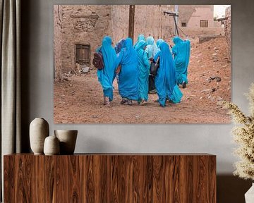 Meisjes wandelen van school naar huis door Chinguetti | Mauritanië