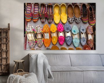 Chaussures indiennes traditionnelles sur un marché à Jaipur.