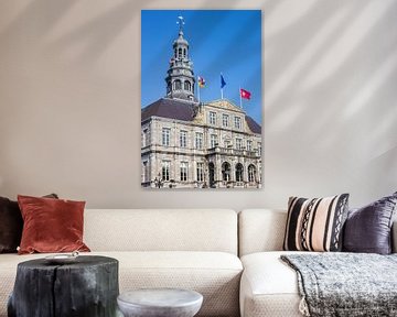 Vlaggen op het historische stadhuis van Maastricht van Marc Venema