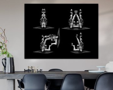 Chandelier humain et reflet en noir et blanc sur Greta Lipman