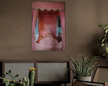 Antiek nostalgisch roze hemelbed