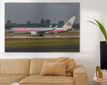 American Airlines Boeing 767 met bare metal romp.