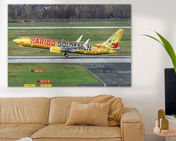 Die goldfarbene Boeing 737-800 der TUIfly: die Haribo Goldbären-Lackierung. von Jaap van den Berg